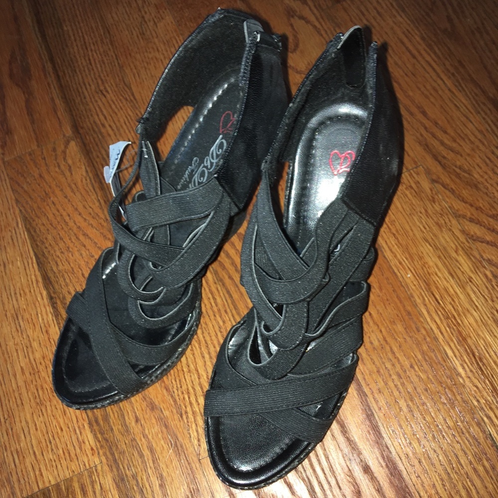 Black Wedges